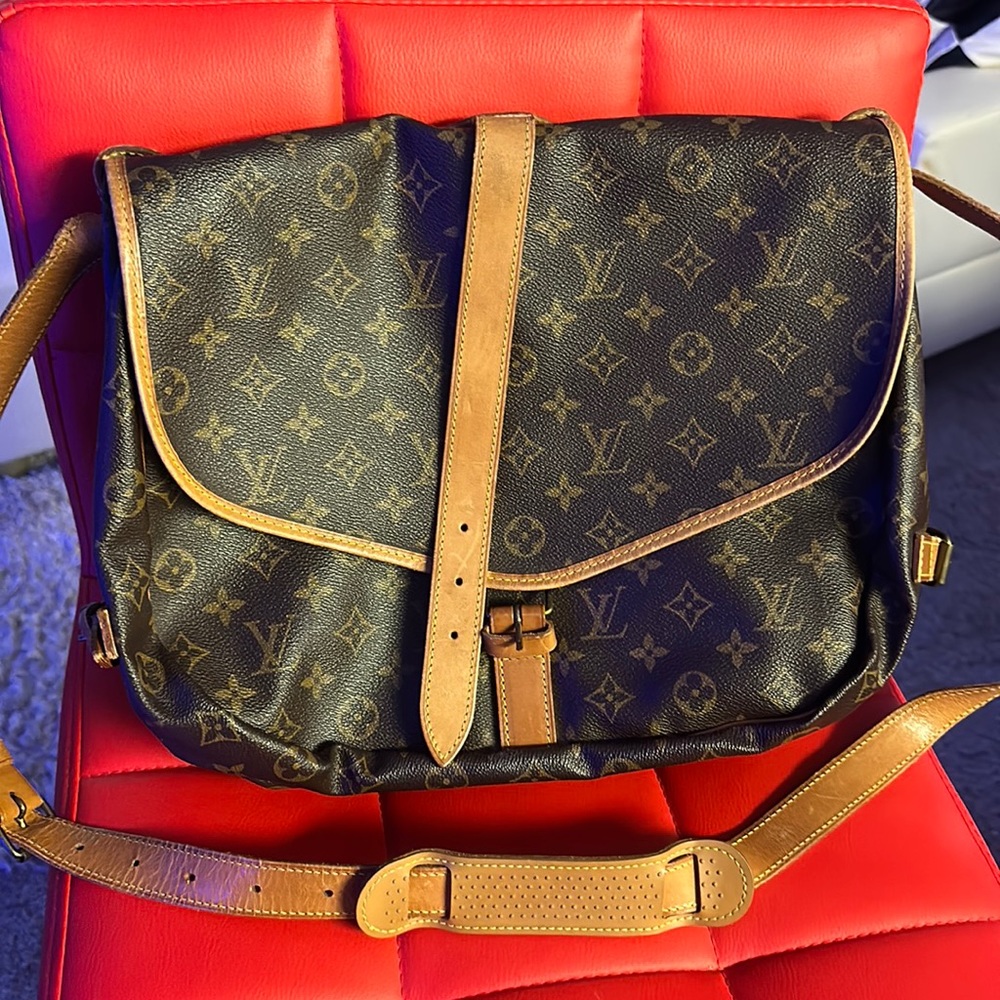 Louis Vuitton Samur 35